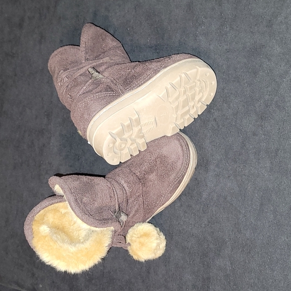 Size 7 Cute Brown Boots - Picture 2 of 2